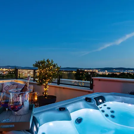 Sky Lounge & - Rooftop Wellness & Gym 公寓 扎达尔