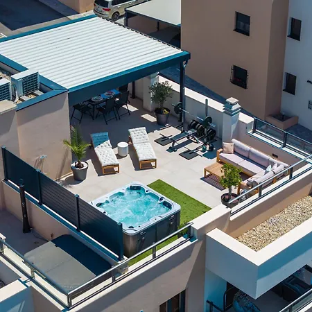 Sky Lounge & - Rooftop Wellness & Gym 公寓