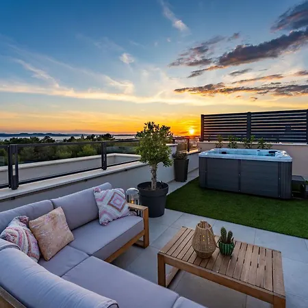 Sky Lounge & - Rooftop Wellness & Gym 公寓 扎达尔